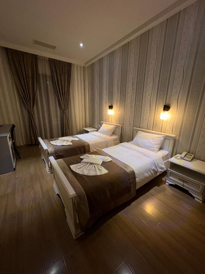 Granada Hotel And Restaurant Tbilisi Exteriör bild